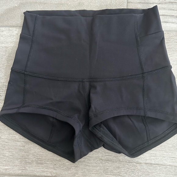 Lululemon black shorts size 4 - Picture 1 of 2